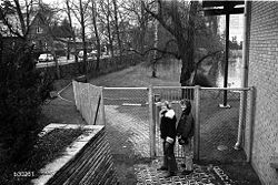 Indgangen til Reberbaneparken ved biblioteket. Foto: Anne-Sofie Rubæk 22/1 1974