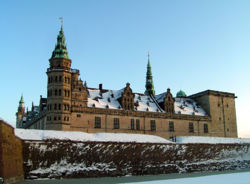 Kronborg slot i vinterdragt set fra vest. Foto: Benjamin Asmussen