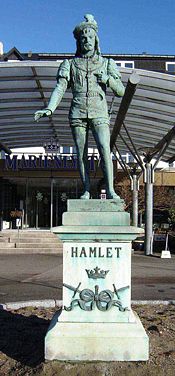 Nielsine Petersens Hamlet statue foran Hotel Marienlyst