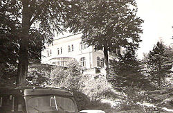 Skolen ved købet i 1958