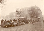 Fiskerkonerne på Axeltorv poserer for fotografen en morgen i 1904