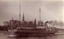 Danmarks første bilfærge "ASA-THOR" for indgående i Helsingør Havn. Privat foto fra 1930'erne