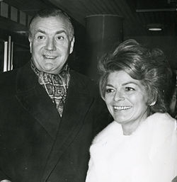 Oscar Pedersen med sin anden hustru Lys Assia.