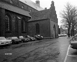 2 timers parkering foran Skt. Olai Kirke 11/12 1973. Foto: Anne-Sofie Rubæk Hansen