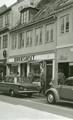 Sudergade 22 (efter 1973 pga. nummerpladen)
