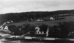 Den sparsomme bebyggelse øst for Kvistgaard Station i 1928