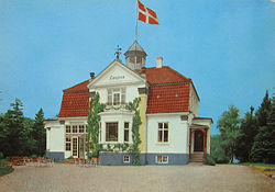 Langesøs hovedbygning blev bygget af N.W.Larsen i 1916. Her fotograferet i 1960'erne, da der var hotel i ejendommen