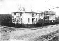 I denne ejendom, "Lille Aalsøe", på Mørdrupvej 47, indrettedes i 1961 fælles kontor for hele Tikøb Kommunes Sygekasse. Foto fra ca 1910 - medens huset rummede pensionat