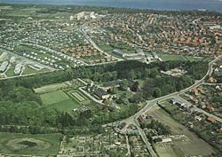 Montebello set fra haven fra luften. Sylvest Jensen Luftfoto