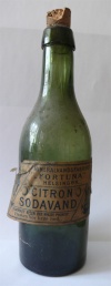 Citronvand fra Fortuna fra ca. 1920. Fotografi: Jens Gustav Kristensen.