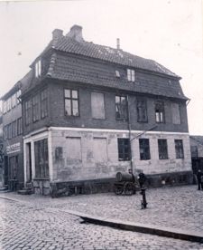 Hjørnet af Hovedvagtsstræde og Strandgade ca. 1898