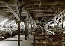 Indenfor i fabrikken år 1900