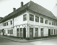Sct. Anna Gade 11/Sct. Olai Gade 45 fotograferet af Kristian Hude i 1910