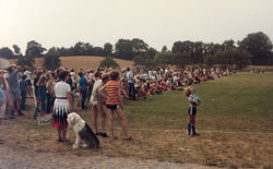 Efter indvielsen af Kvistgaard Idrætsanlæg i 1981 indledte foreningen en æra med afholdelsen af fodboldturneringen Kvistgaard Cup - en begivenhed der især i de første år samlede mange tilskuere. Foto: Kjeld Damgaard, 1982