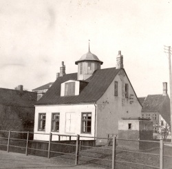 Strandgade 26 med kikkenborg - fotograferet i 1956