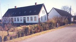 Langevanggaard set fra nordvest i marts 1997.