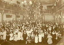 Fællesorganisationens juletræsfest i Forsamlingsbygningen i 1905