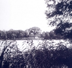 Gurre Sø med Gurrehus ca. 1920